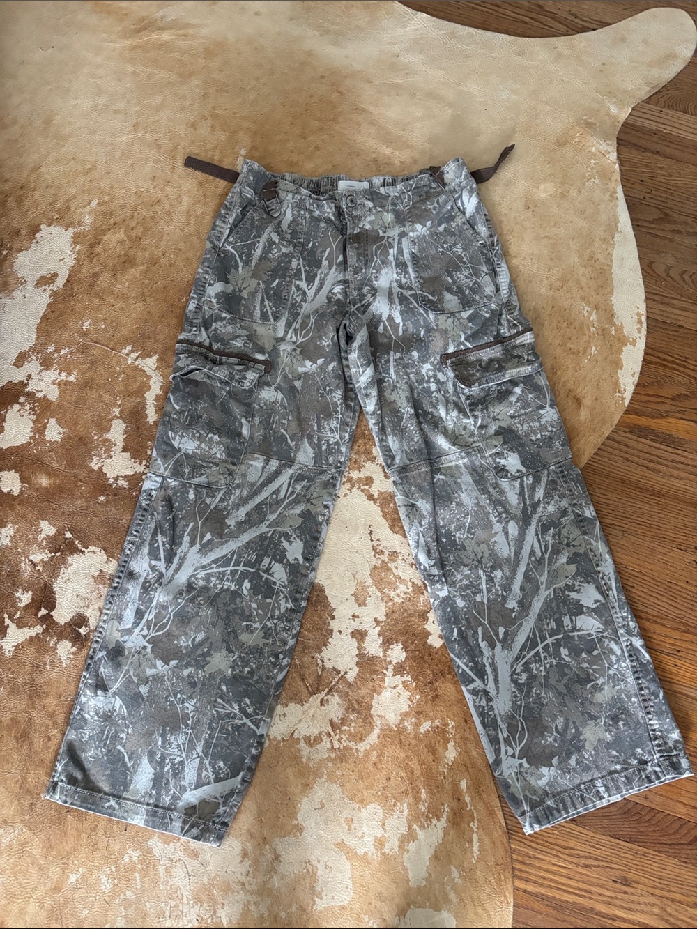 Bluenotes Women's Gray green camo
Print  Straight Leg Cargo Pants size S/M